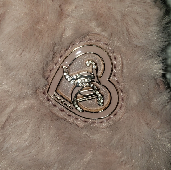 JUICY COUTURE FLUFFY HEART WRISTLET NWT - Picture 6 of 8